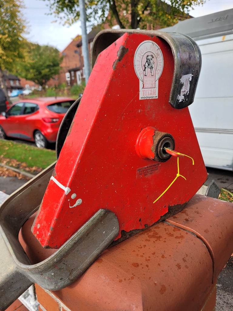 Bulldog wheel clamp caravan