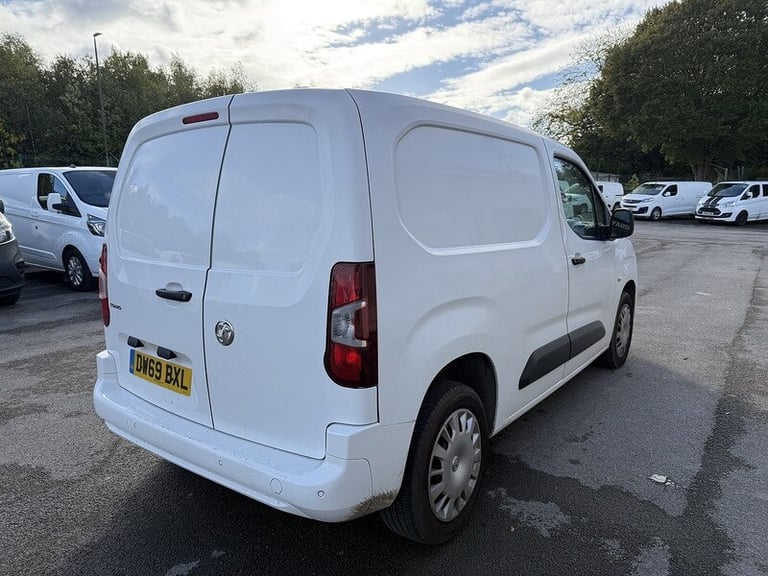 2020 Vauxhall Combo 2300 1.5 Turbo D 100ps H1 Sportive Van PANEL VAN DIESEL Manual