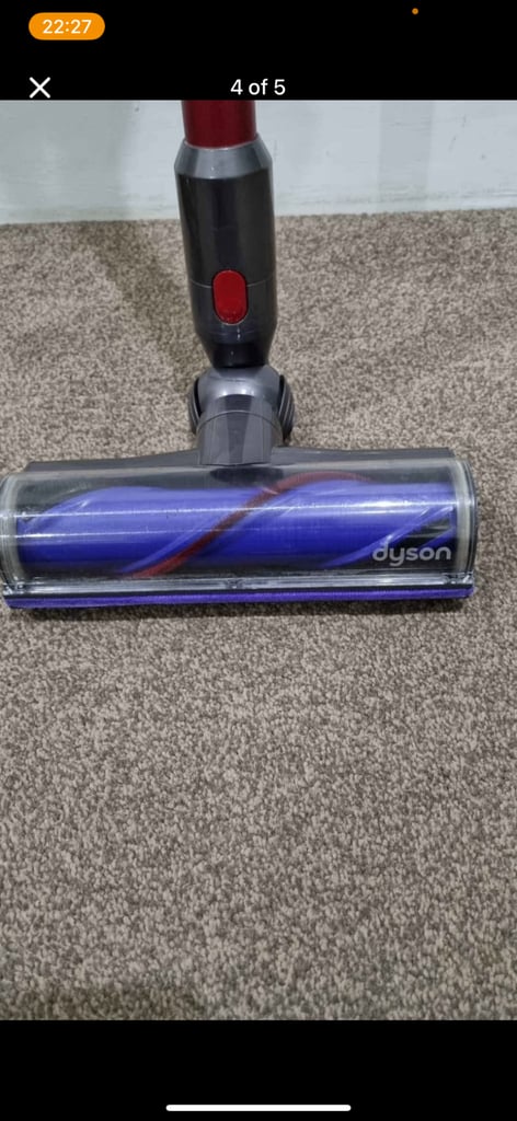 Dyson V10 used with charger,wall bracket &tools 