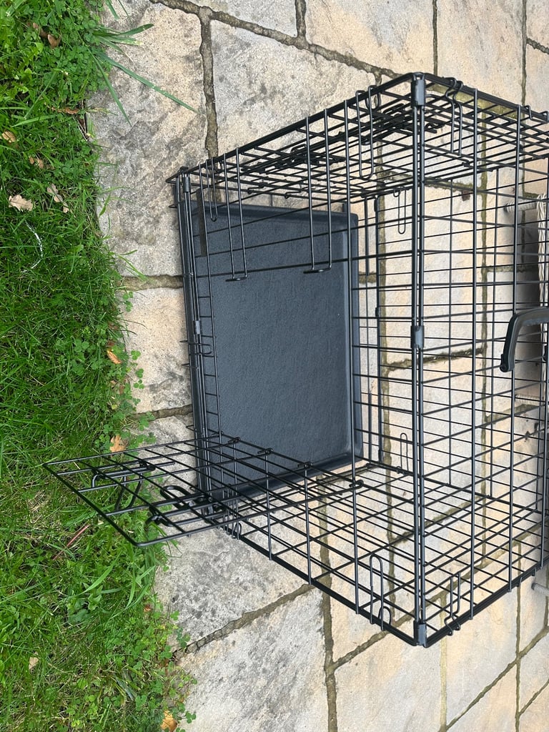 Lovely black dog crate for small/toy dog.
