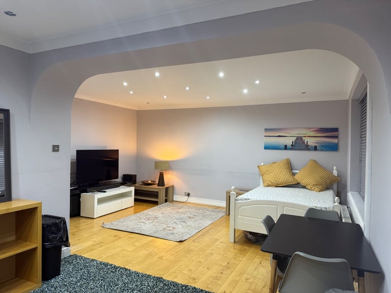 🌸 Master Twin Room for Rent – SL2 Area 🌸 for 2 occupants 