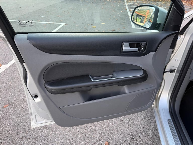 2010 Ford Focus 2.0 Titanium 5dr HATCHBACK PETROL Manual