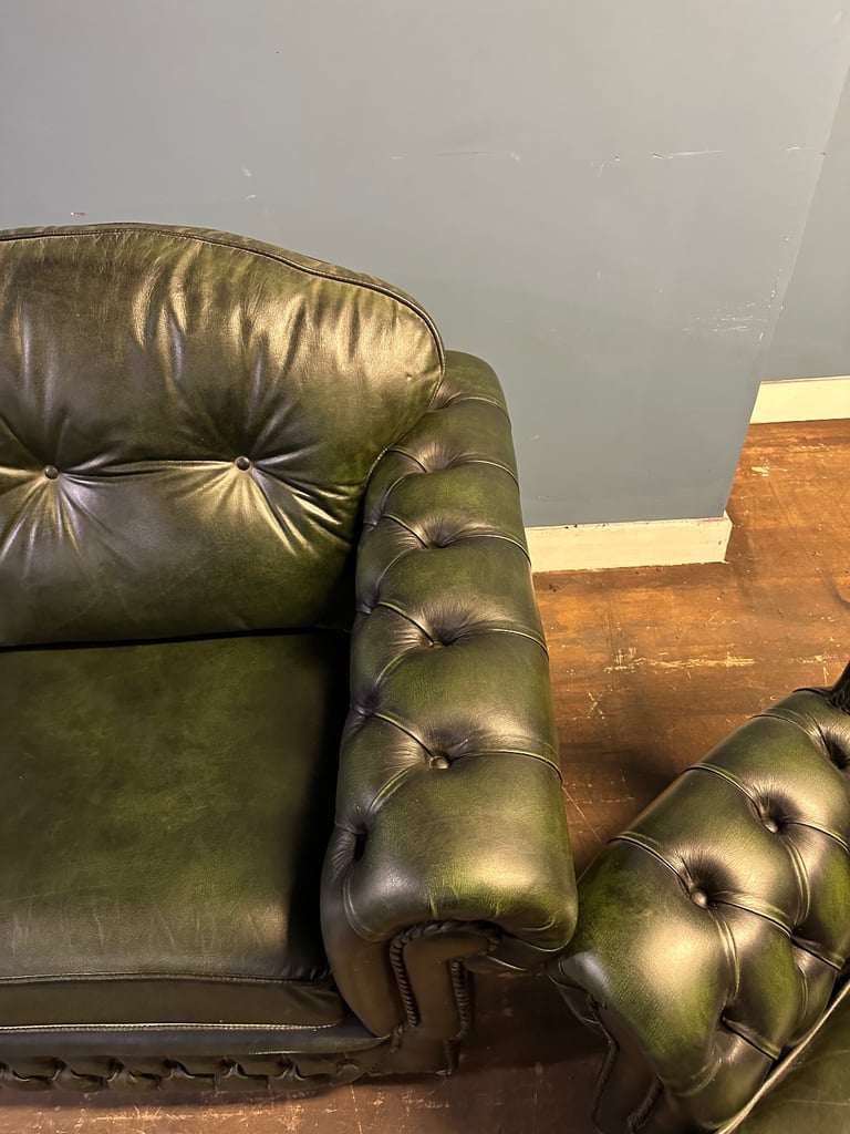 Superb Vintage Green Leather chesterfield Three Piece suite Uk Delivery