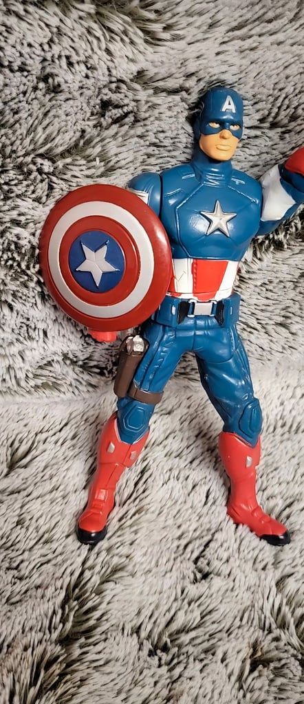 Marvel Avengers Assemble Captain America Figure