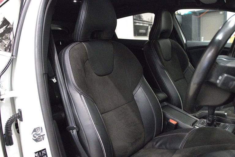 2017 Volvo V40 2.0 T2 R-Design Nav Plus Euro 6 (s/s) 5dr HATCHBACK Petrol Manual