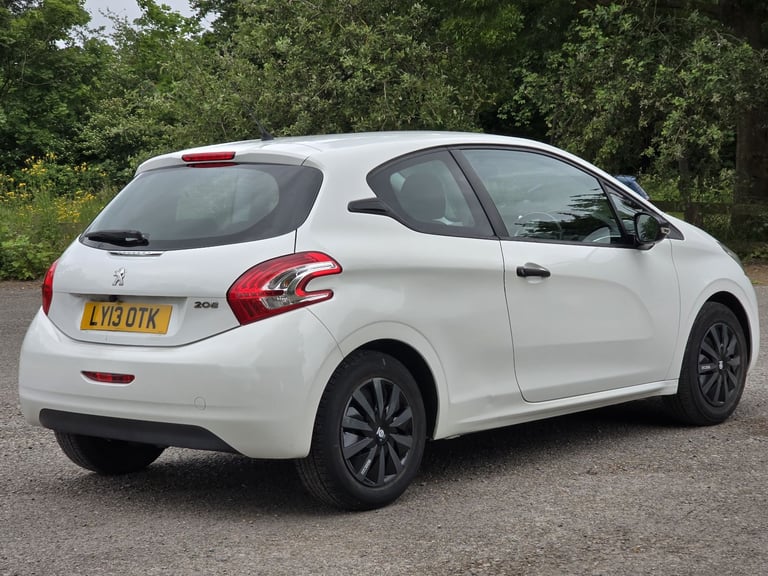 PEUGEOT 208, 2013, 1.0 PETROL MANUAL, MOT AUGUST 2026. SERVICE HISTORY. VERY CHEAP TO RUN 