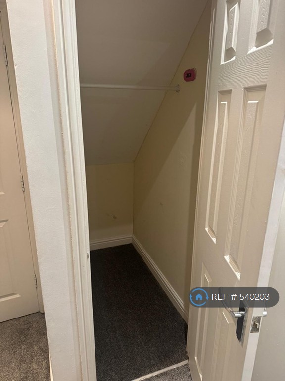 2 bedroom flat in Regent, Kettring, NN16 (2 bed) (#540203)