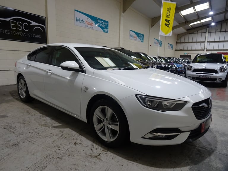 2017 Vauxhall Insignia 1.5T SRi Nav 5dr *ONE OWNER*LOW MILEAGE*ONLY 18000 MILES FROM NEW** HATCHB...