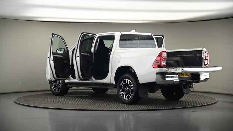 2024 Toyota Hilux 2.8 D-4D Invincible Pickup Double Cab 4dr Diesel Auto 4WD Euro 6 (s/s) (204 Pic...