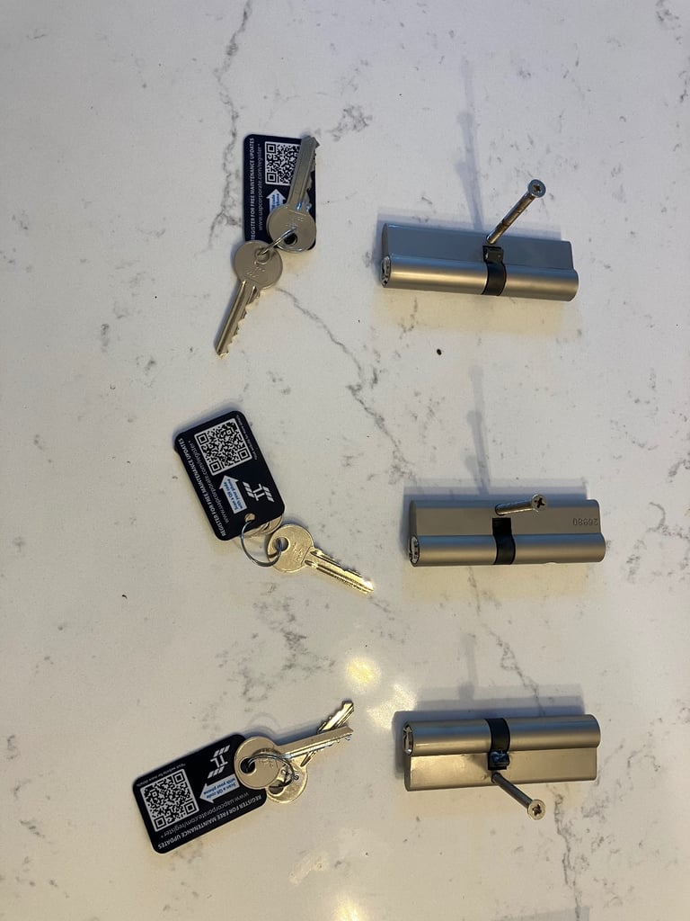 Four locks with keys for UPVC doors. 