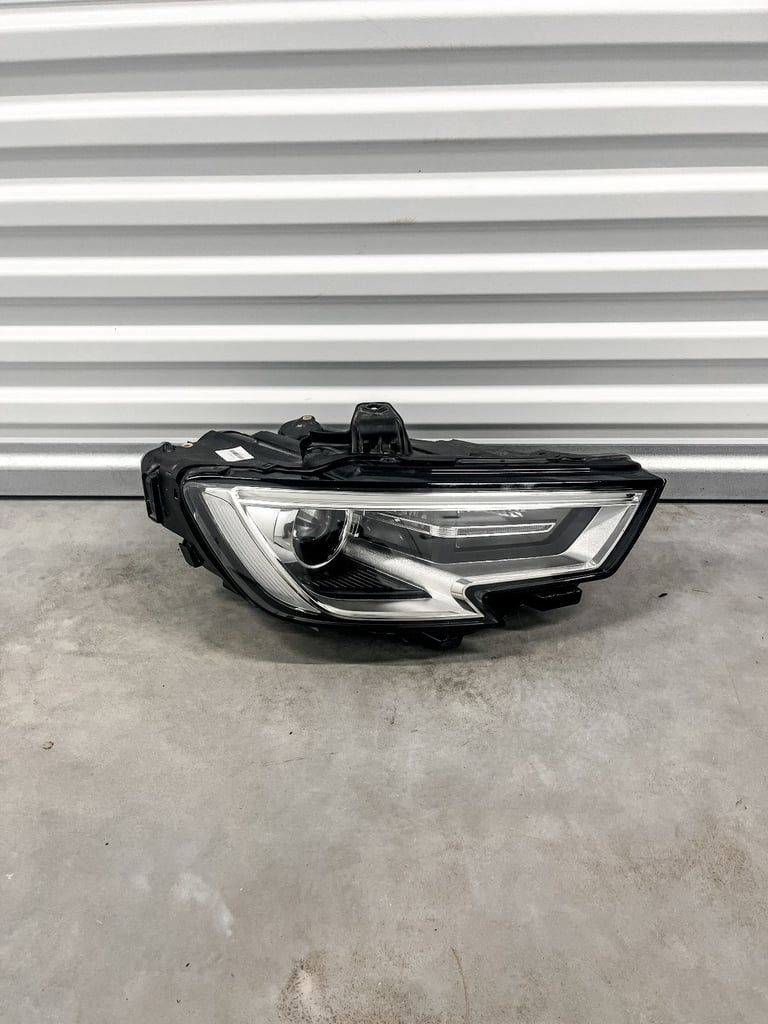 image for AUDI A3 MK3 2017-2019  GENUINE DRIVER XENON HEADLIGHT 