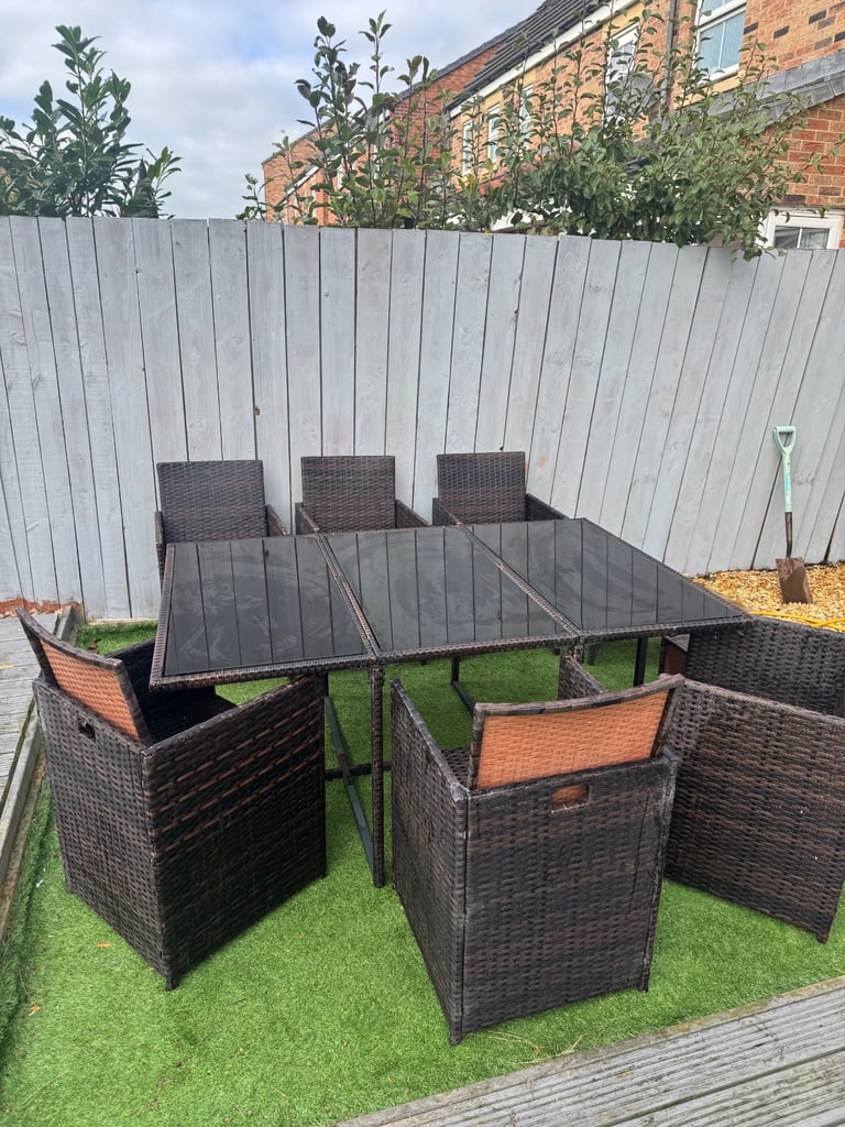 GARDEN TABLE WITH 6 CHAIRS AND 2 FOOTSTOOLS - RATTAN