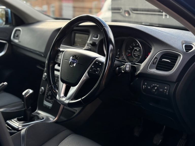 2015 Volvo V40 T2 SE 5dr HATCHBACK PETROL Manual