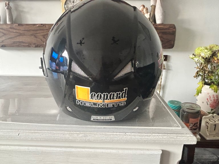 Crash helmet