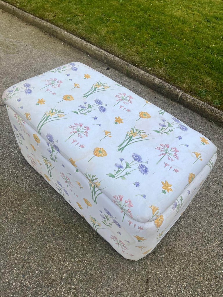 Blanket box / ottoman 