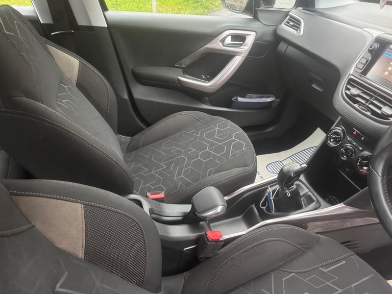 Peugeot, 2008, Hatchback, 2014, Manual, 1560 (cc), 5 doors