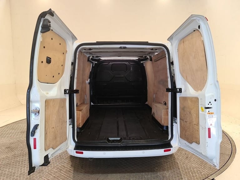 FORD TRANSIT CUSTOM 2.0 300 ECOBLUE LIMITED P/V L2 H1 130 BHP LWB DIESEL