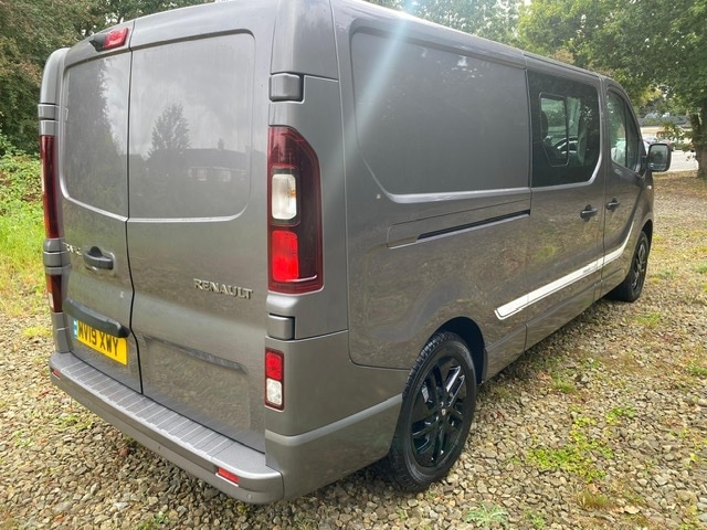 2019 Renault Trafic LL29 ENERGY dCi 125 Premier Edition Crew Van WINDOW VAN Diesel Manual