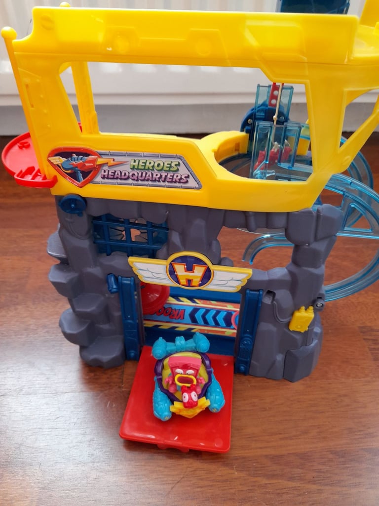 SuperThings Heroes Headquarters and Figure and Vehicle Bundle