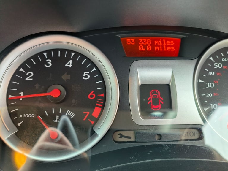 2011 Renault CLIO dynamique TomTom series.