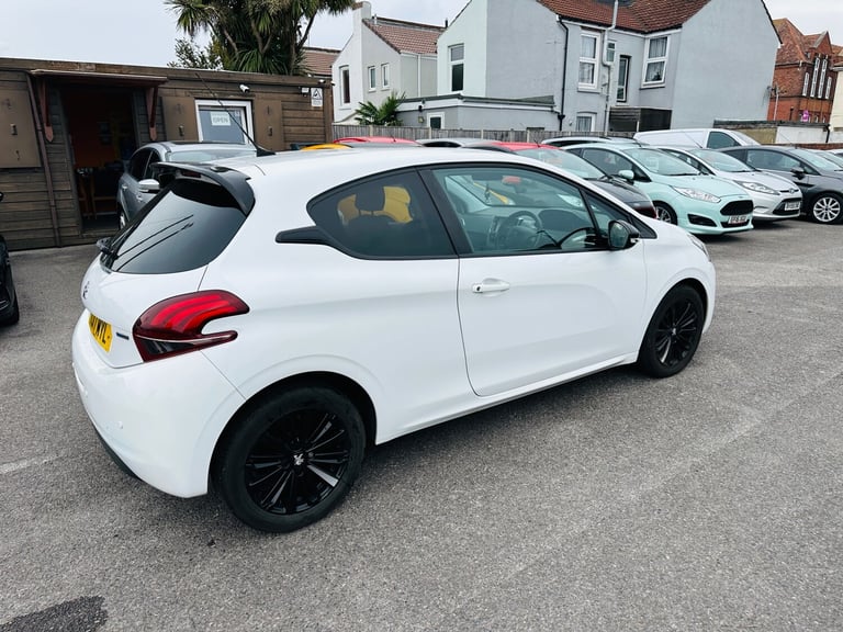 2017 Peugeot 208 1.2 PureTech 82 Black Edition 3dr HATCHBACK Petrol Manual