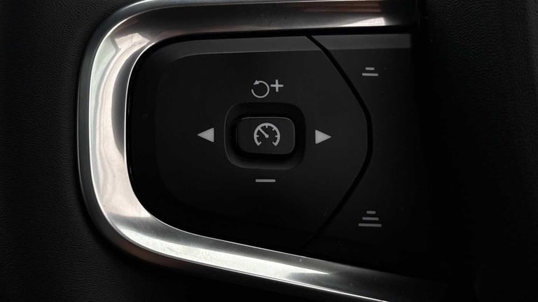 2025 Volvo XC40 2.0 B3P Ultra Dark 5dr Auto ESTATE PETROL Automatic