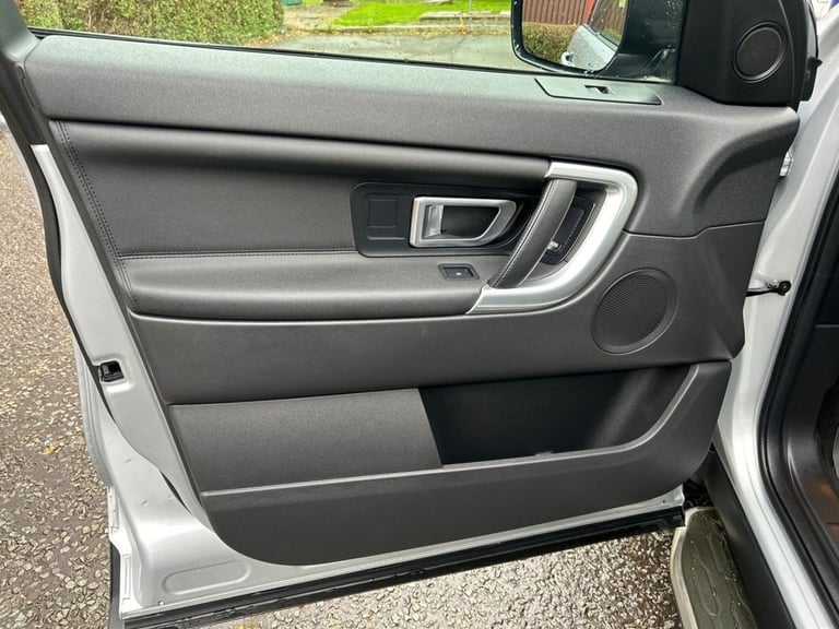 2017 Land Rover Discovery Sport 2.0 TD4 HSE SUV 5dr Diesel Auto 4WD Euro 6 (s/s) (180 ps) ESTATE ...