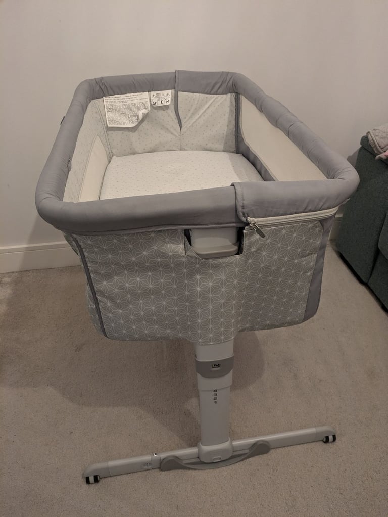 Chicco next to me bedside crib
