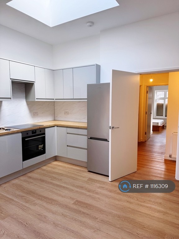 3 bedroom flat in Coteford Close, Pinner, HA5 (3 bed) (#1116309)