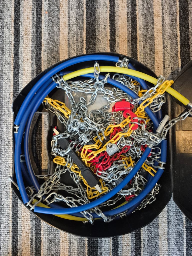 Husky snow chains