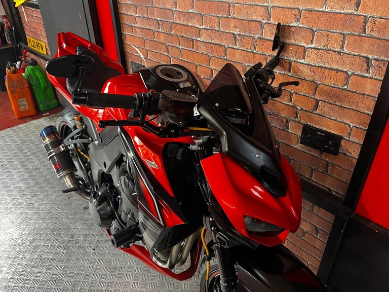 2017 Kawasaki ZR1000 Z1000 LOTS OF EXTRAS LOW MILES