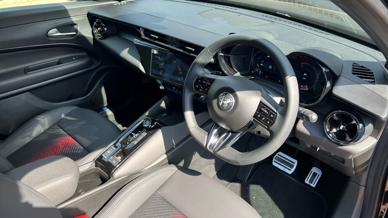 2025 Alfa Romeo Junior 1.2 MHEV Ibrida SUV 5dr Petrol Hybrid e-DCT Euro 6 (s/s) (136 ps) SUV Hybr...