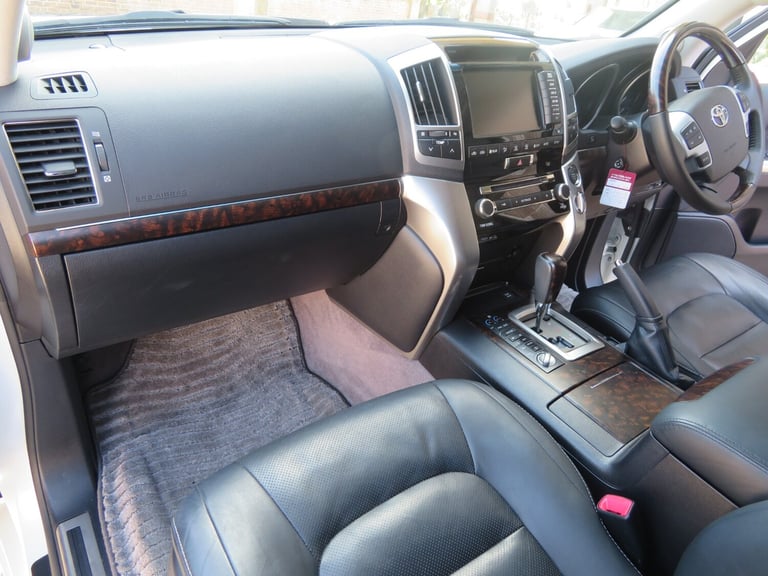 2015 Toyota Landcruiser ZX 4.6 V8  4x4 Petrol Automatic