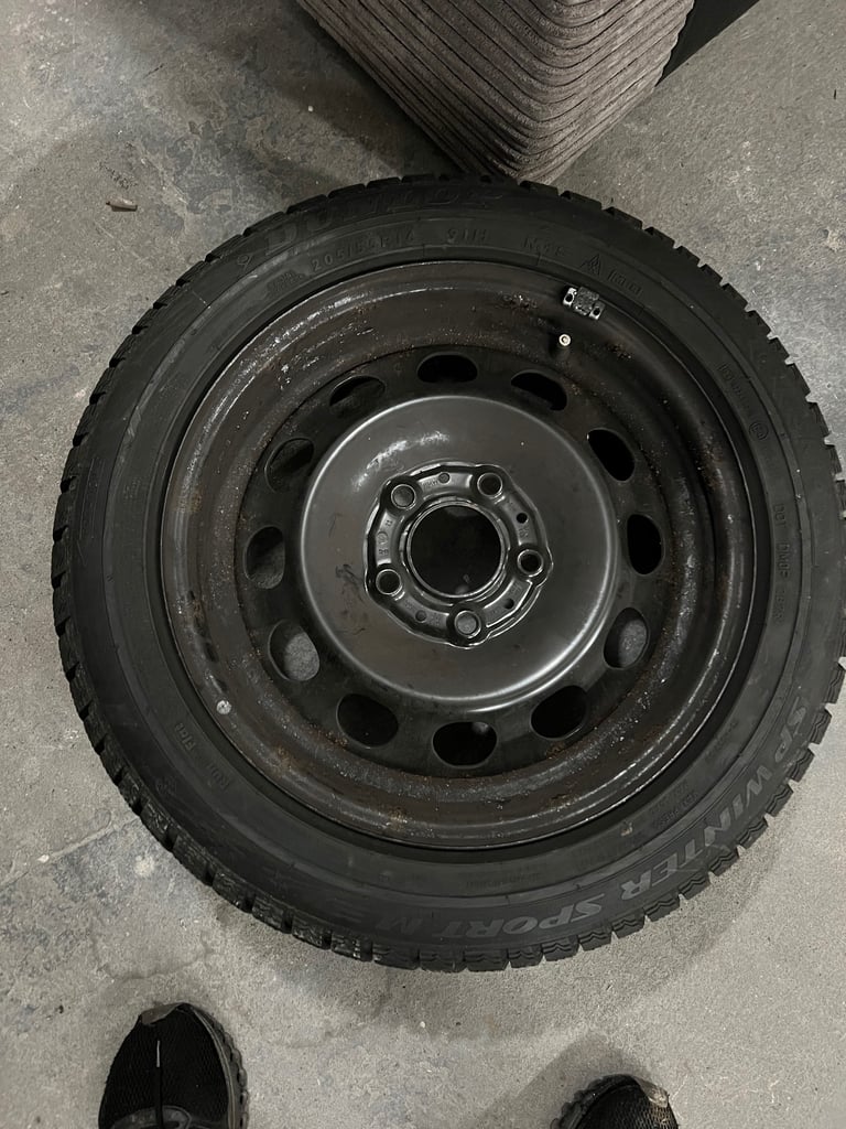 4 x BMW Wheels With Dunlop winter tyres 205 / 55 R 16 