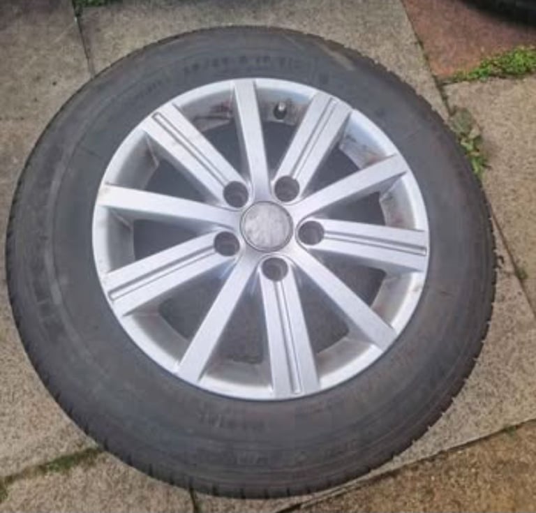VW Golf alloy wheels