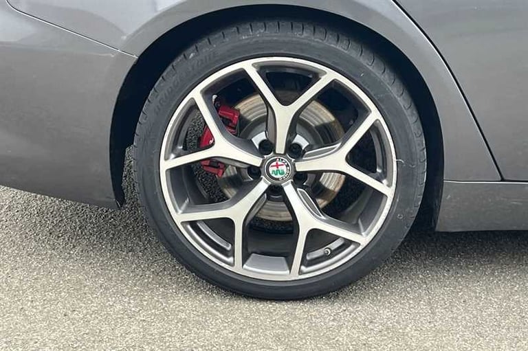 2019 Alfa Romeo Giulia 2.0 TB 280 Veloce 4dr Auto SALOON PETROL Automatic