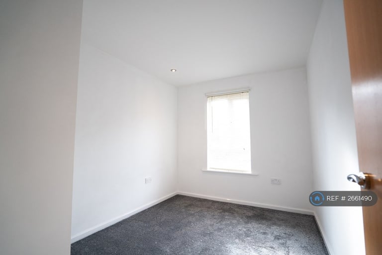 2 bedroom flat in City Quay, Liverpool, L3 (2 bed) (#2661490)