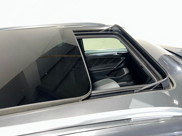 2017 Volkswagen Tiguan 2.0 TDi 150 4Motion R-Line 5dr DSG ESTATE DIESEL Automatic