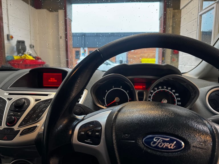 2011 Ford Fiesta 1.2L Zetec Hatchback 5dr Petrol Manual Euro 5 (81 bhp) Hatchback Petrol Manual