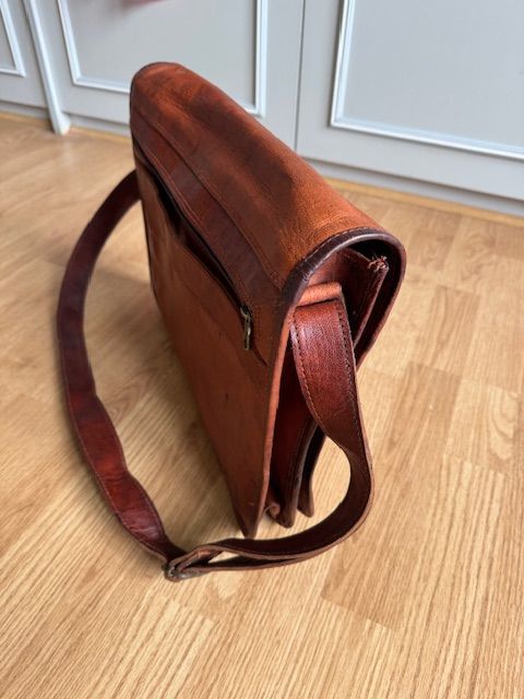 image for Large Leather Shoulder Bag - NEW