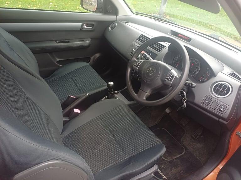 SUZUKU SWIFT 1.3 GL VERY LOW MILES SERVICE HISTORY OUTSTAND CAR
