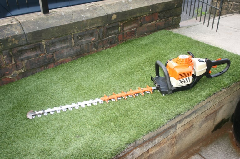 2021 Stihl HS82RC  Petrol hedge trimmers 30” blades, excellent condition, just serviced