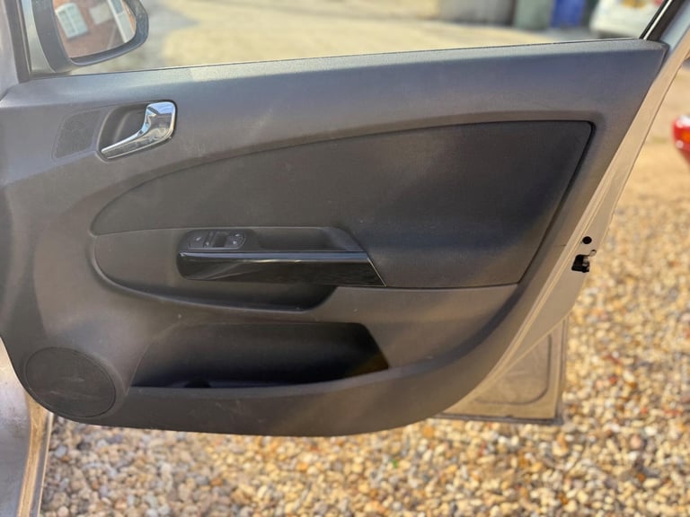 Vauxhall Corsa 1.2i 16v Club 5dr Petrol Manual - Image 12