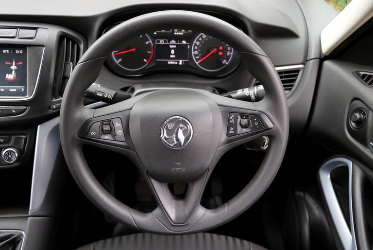 2017 Vauxhall Zafira Tourer 1.4i Turbo Design Euro 6 5dr MPV Petrol Manual