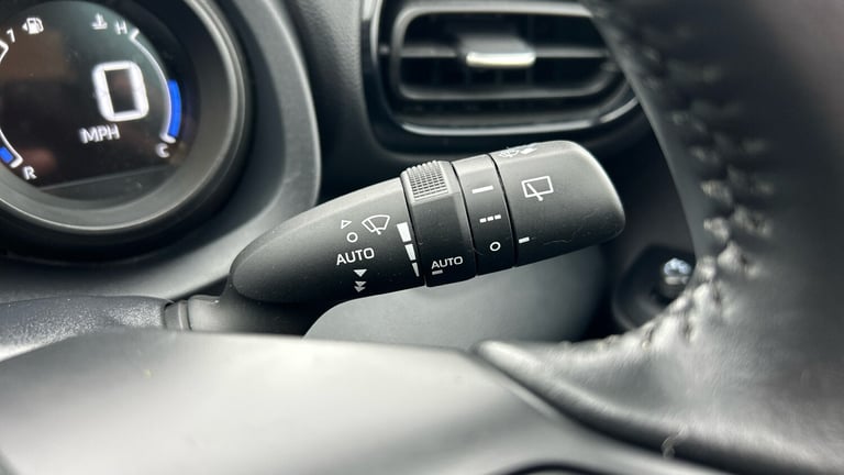 2022 Toyota Yaris 1.5 Hybrid Design 5dr CVT Hybrid Hatchback Hatchback Hybrid Automatic