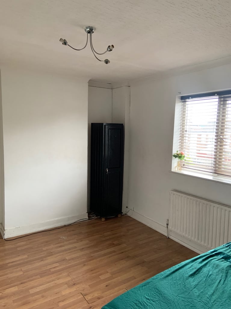 Spacious Double Room Woolwich £720 - Bills included