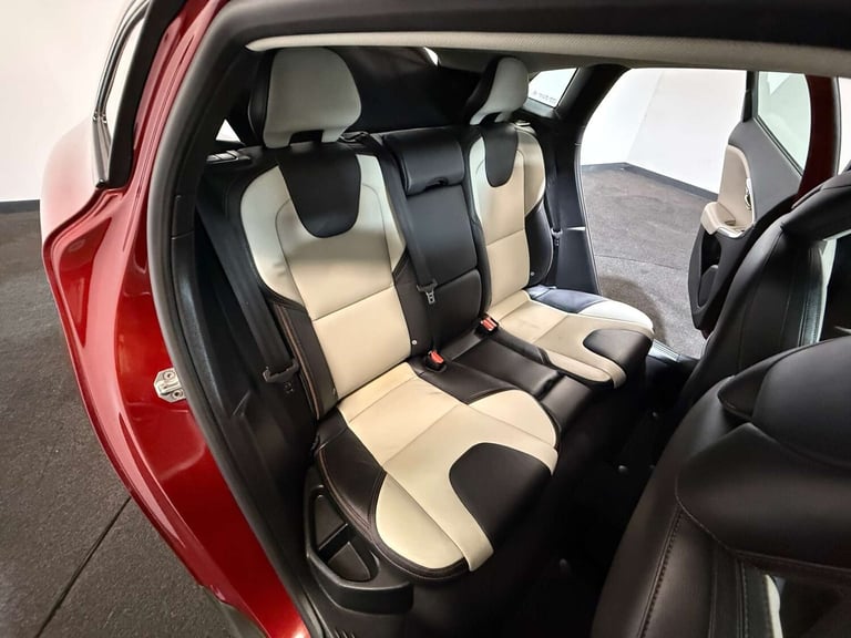 2018 Volvo V40 T3 [152] Cross Country Pro 5dr Geartronic HATCHBACK PETROL Automatic