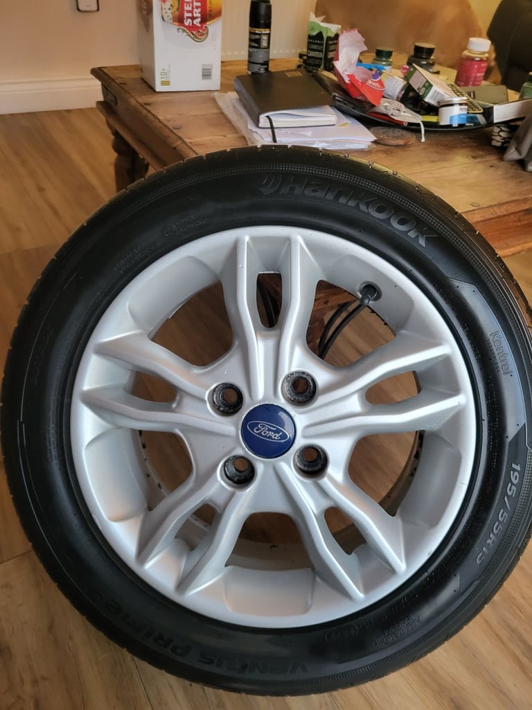 Ford fiesta alloy wheel and tyre 