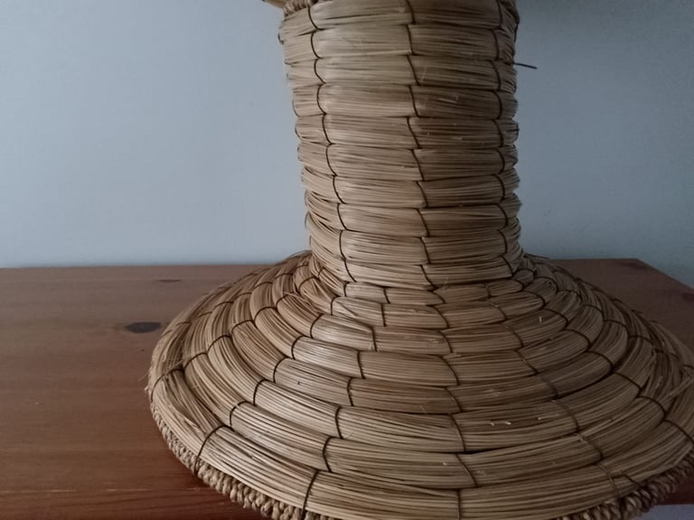 Wicker elevated Cat bed with cushion 