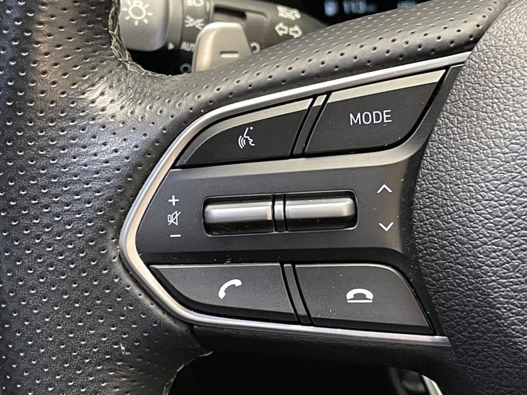 2022 Hyundai Santa Fe 1.6 T-GDi 13.8kWh Ultimate Auto 4WD Euro 6 (s/s) 5dr ESTATE Petrol/Electric...